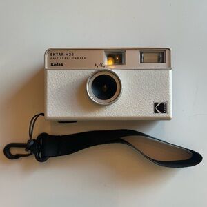 Kodak Ektar H35 Half-Frame Camera - Cream